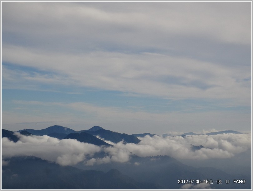 2012-07-16 07-17-54透空處看南山村上方的雲海.JPG